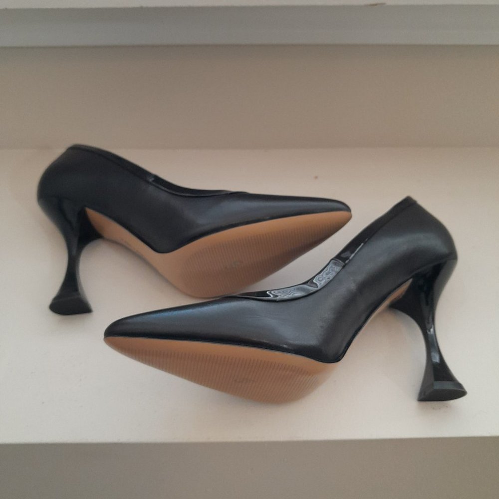 Karl Lagerfeld Tuxedo Spool Heel Black Pumps - Picture 5 of 8